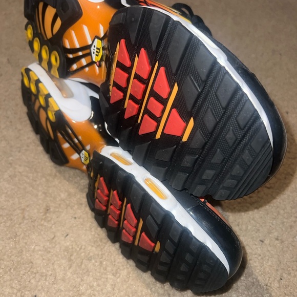 Nike Men's Yellow and Orange Gradient TN Air plus Max Sneakers sunset - Picture 6 of 8